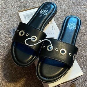Serra NWT Women's Black Slide Flat Sandals Size 9 With Box With Silver Grommets